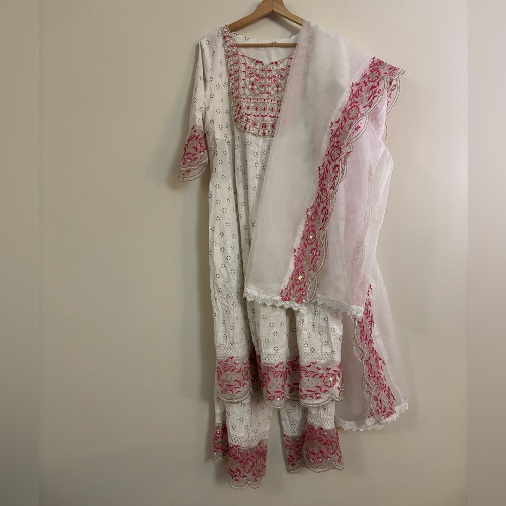 White/Cream Kurta set with pink and gold details (Kurta, pants, dupatta)